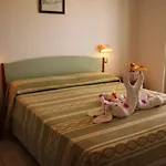 Graceland And Bed & Breakfast