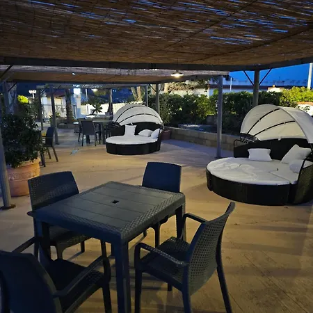 Graceland And Couette-café *