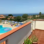 Graceland And Bed & Breakfast Capo Vaticano