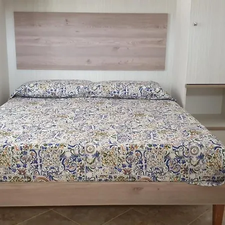 Graceland And Bed & Breakfast