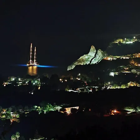 Graceland And Bed & Breakfast