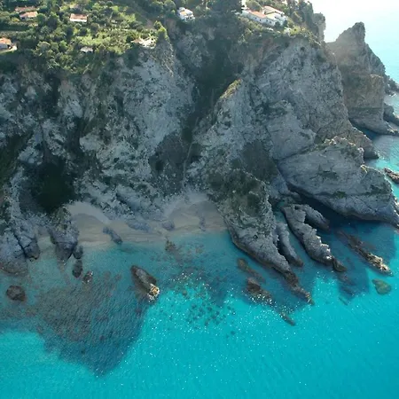Graceland And * Capo Vaticano