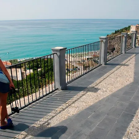 Graceland And * Capo Vaticano