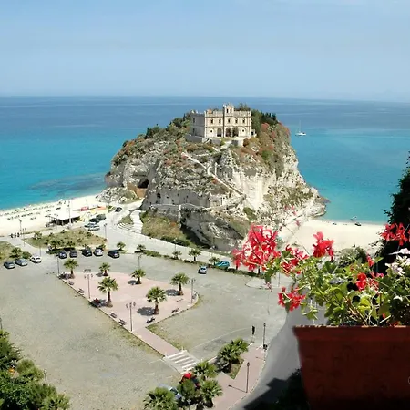 Graceland And Capo Vaticano