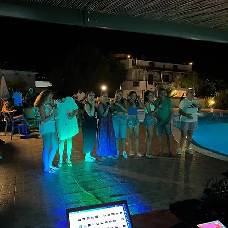 Graceland And Bed & Breakfast Capo Vaticano