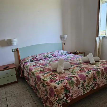 Graceland And Bed & Breakfast Capo Vaticano