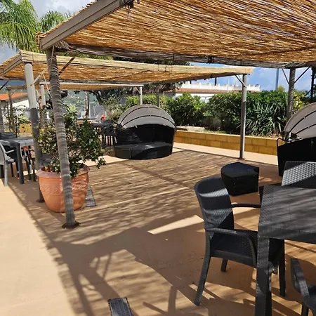 فندق مبيت وإفطار Graceland And 4*