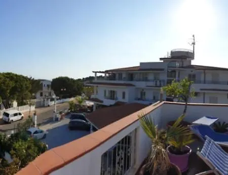 Graceland And Bed & Breakfast 4*