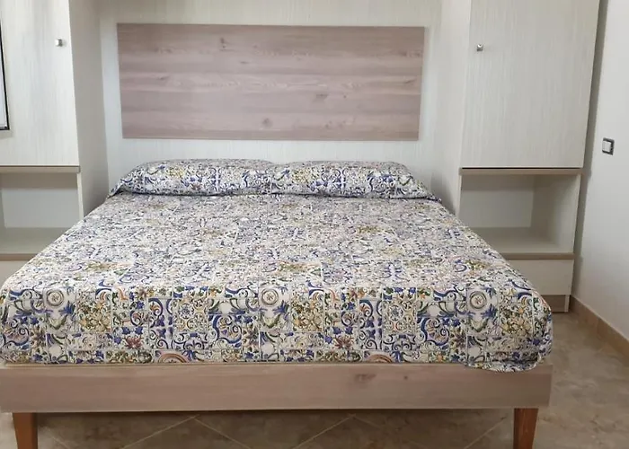 Graceland And לינה וארוחת בוקר