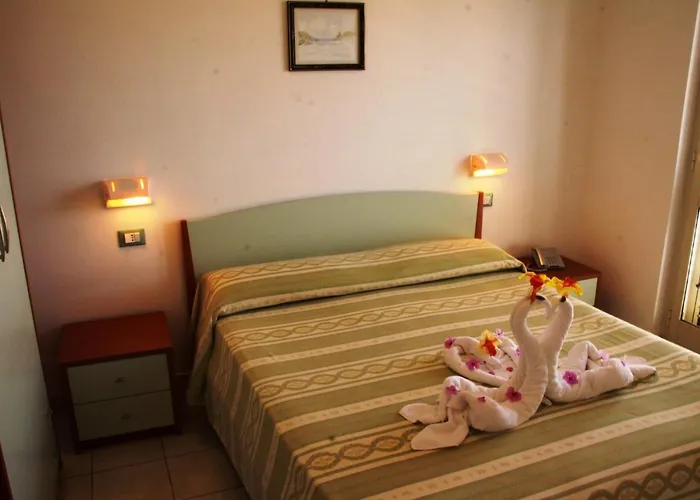 Graceland And לינה וארוחת בוקר 4*