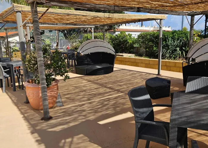 לינה וארוחת בוקר Graceland And 4*