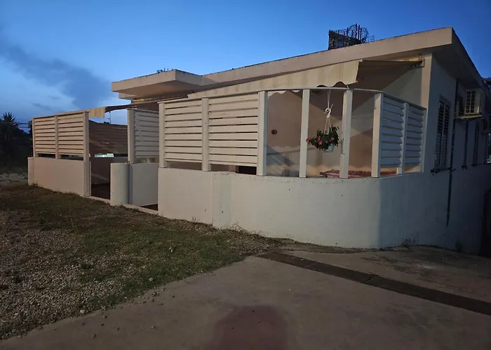 Graceland And לינה וארוחת בוקר