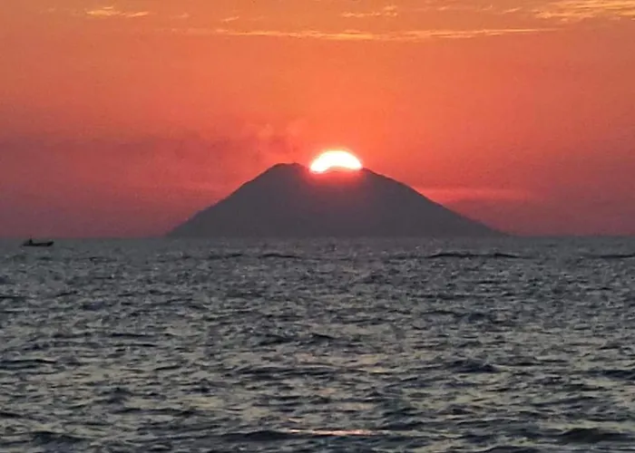 Graceland And Panzió Capo Vaticano