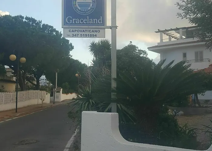 Graceland And לינה וארוחת בוקר