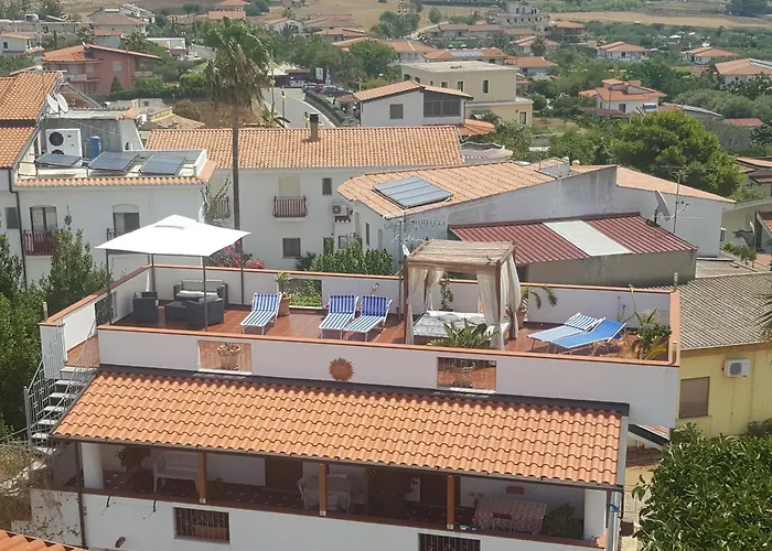 לינה וארוחת בוקר Graceland And 4*