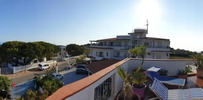 Graceland And Panzió 4*